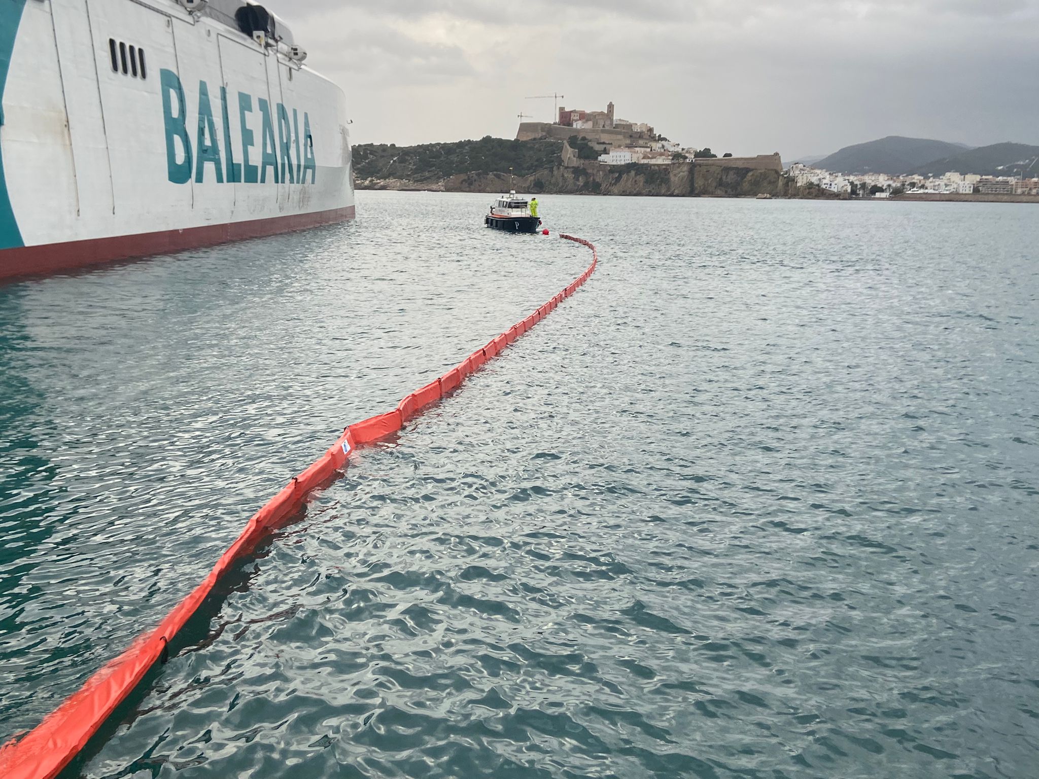 Simulación de vertido de gasóleo en Ibiza